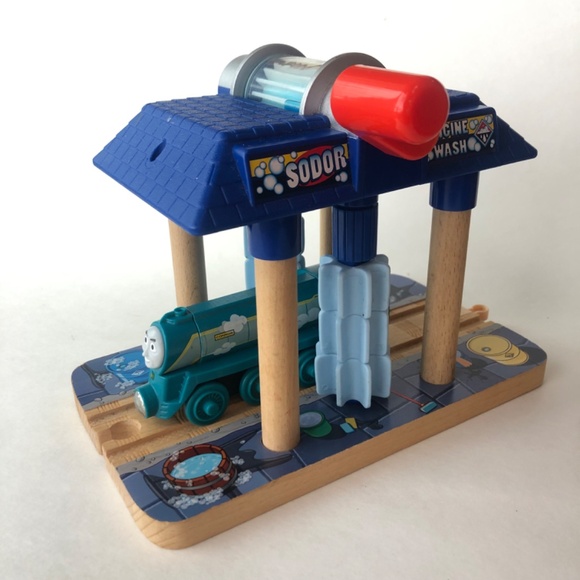 Thomas and Friends Wooden Railway Sodor Engine Wash Roll n’ Whistle Connor - Picture 3 of 16